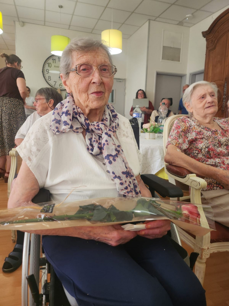 Les anniversaires de mai en musique à la Résidence La Harpe