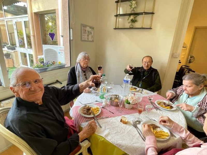 Un moment chaleureux autour du Beaujolais à La Harpe