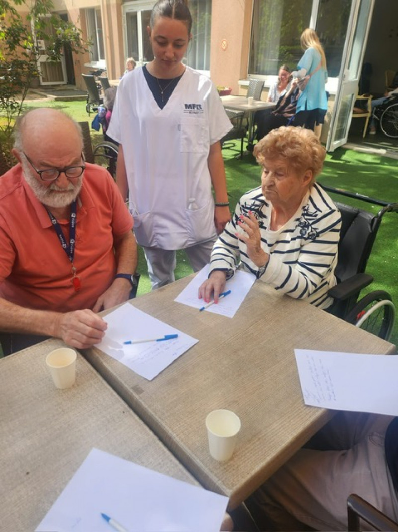 Dictée en plein air sous le soleil