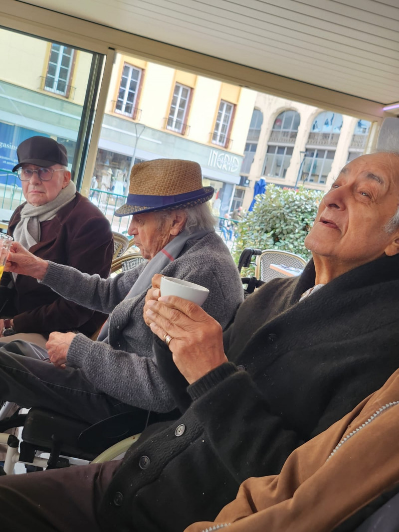 Sortie entre hommes en ville