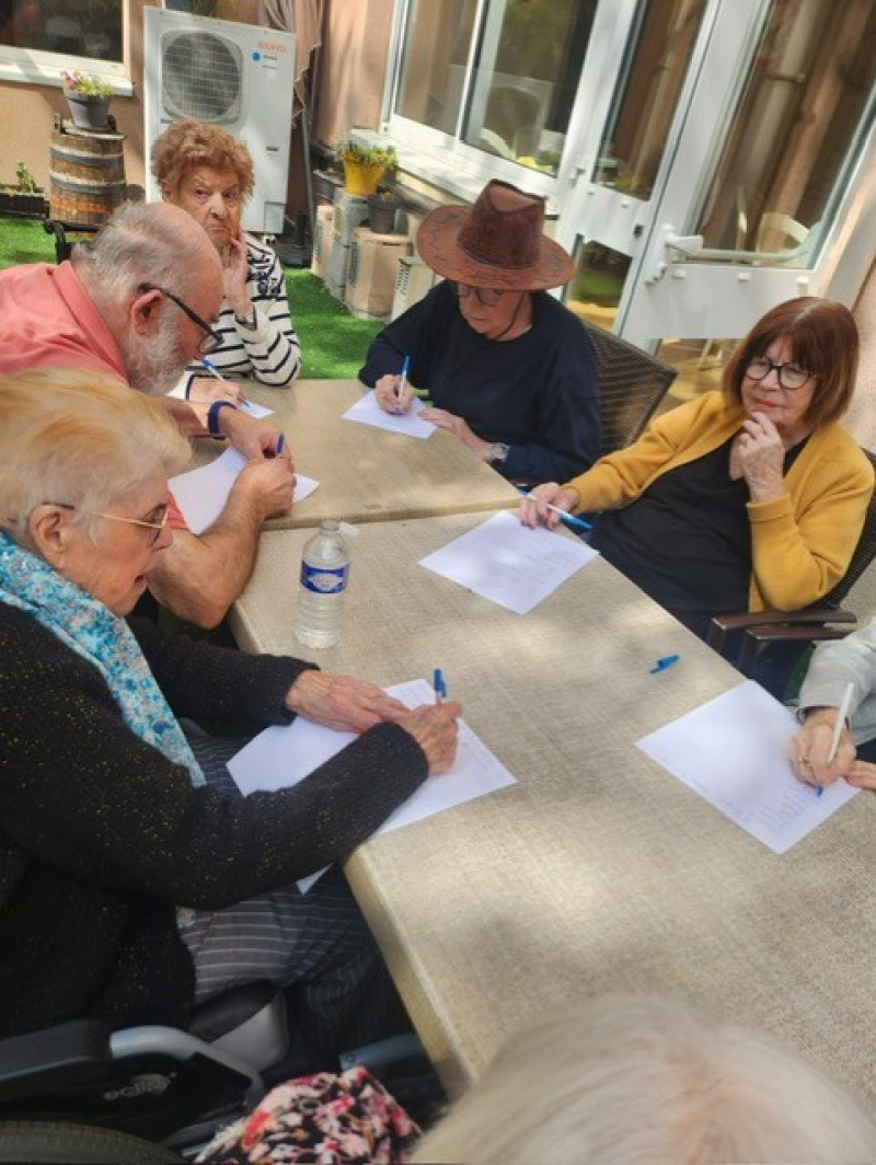 Dictée en plein air sous le soleil