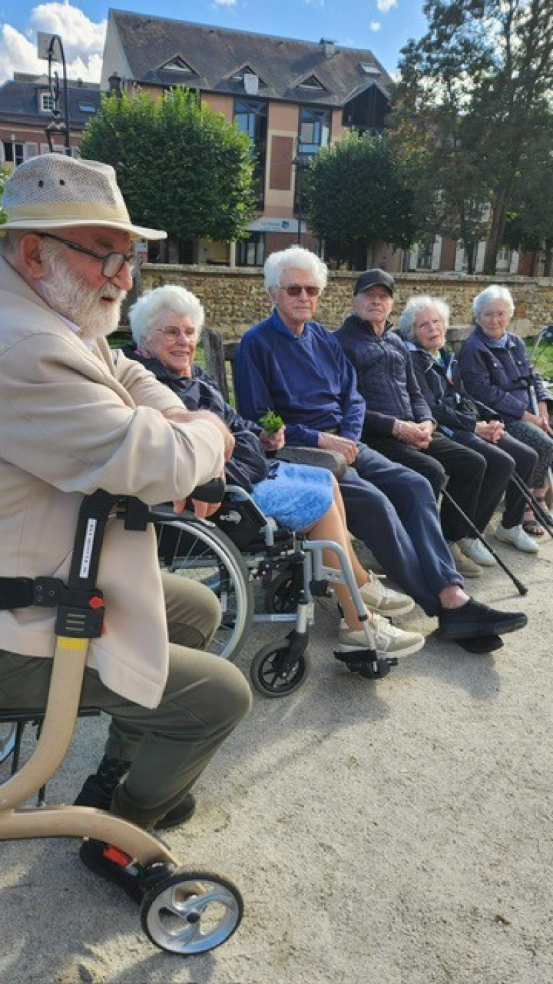 Une parenthèse ensoleillée au jardin de l’Évêché