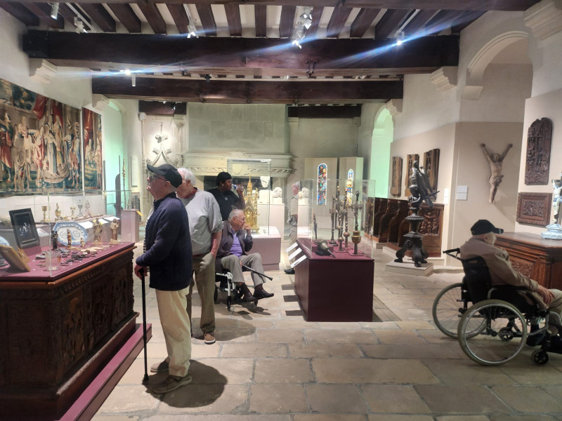 Sortie culturelle au Musée d’Évreux avec les résidents de La Harpe